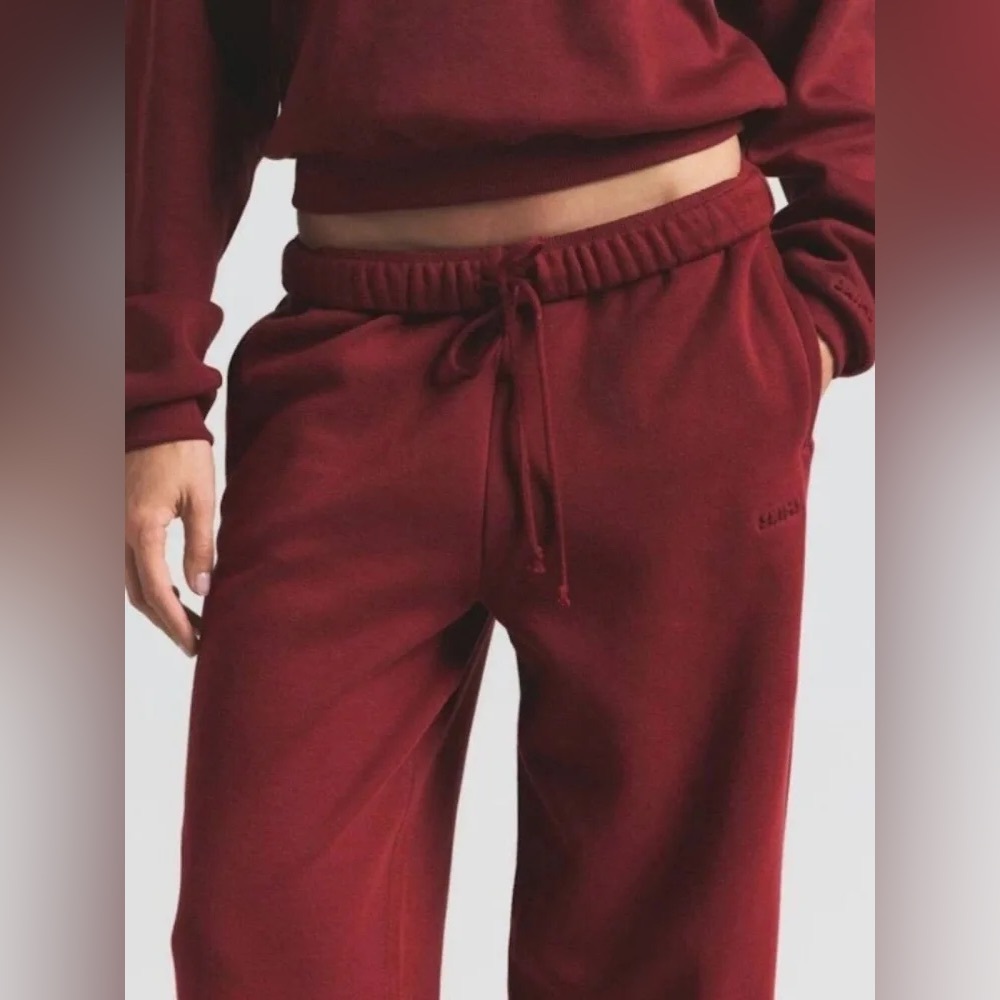 NWT SKIMS cotton fleece classic jogger •Merlot •Med